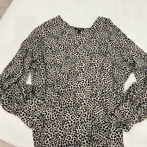 Beautiful leopard print tunic! Great length with leggings!